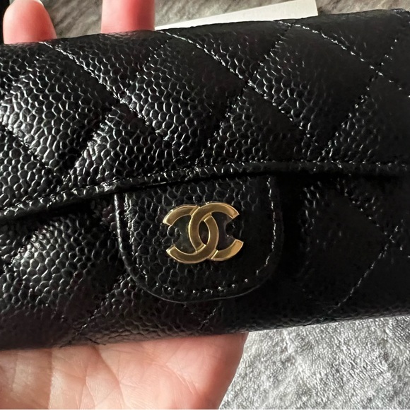 CHANEL CAVIAR LEATHER CC LOGO CREDIT CARD HOLDER WALLET - Picture 2 of 13